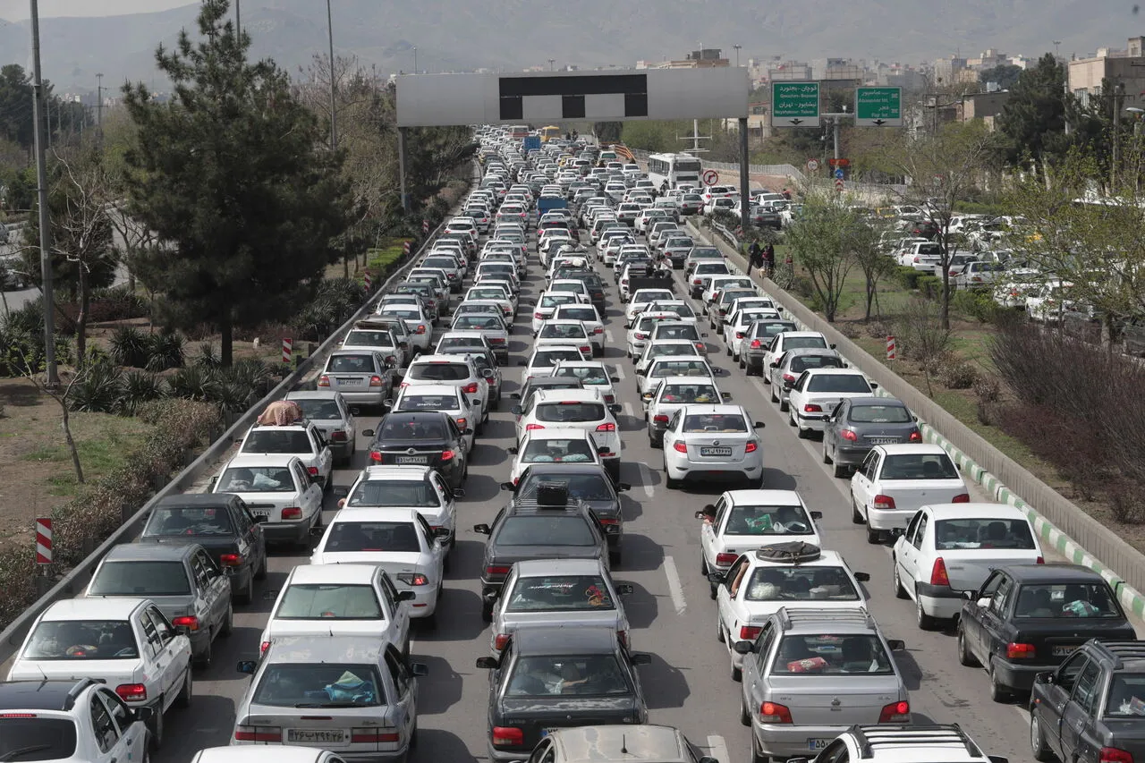 افزایش ترافیک محور‌های منتهی به مشهد در روز خاکسپاری رهبر شهید